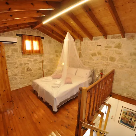 Lägenhetshotell Adamantia 3*