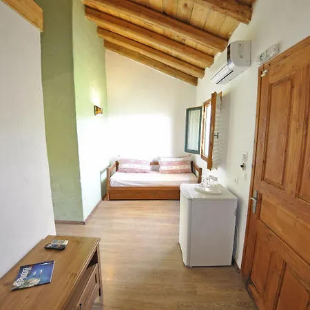 Adamantia 3*