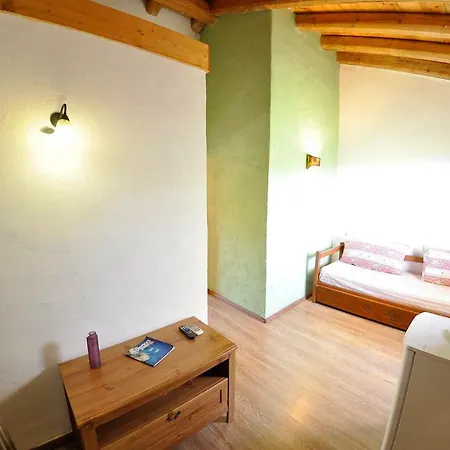 Lägenhetshotell Adamantia 3*