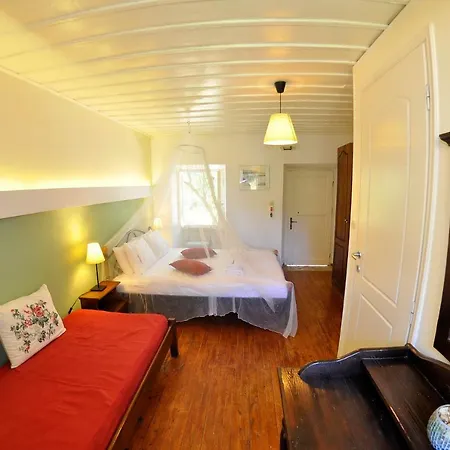 Adamantia Lägenhetshotell 3*