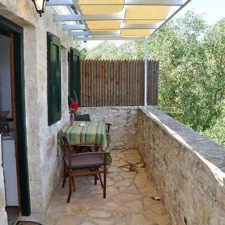Ξενοδοχείο με διαμερίσματα αδαμαντία Γάιος