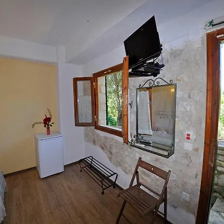 Ξενοδοχείο με διαμερίσματα αδαμαντία 3*