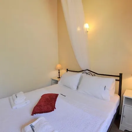 Lägenhetshotell Adamantia 3*