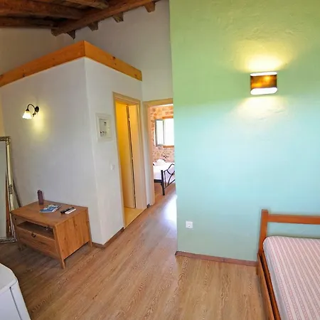 Hotel de apartamente Adamantia 3*